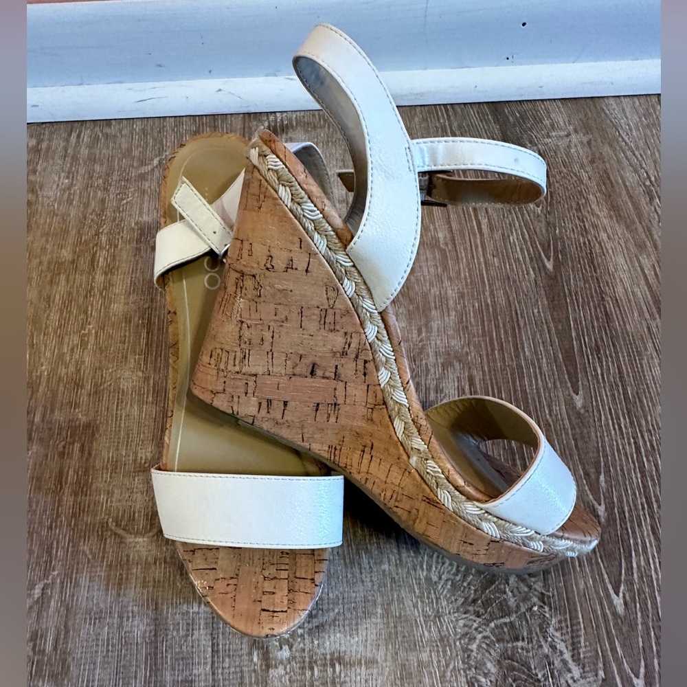Women’s Me Too, White, Wedge Sandals, Size 8M - Picture 8 of 13